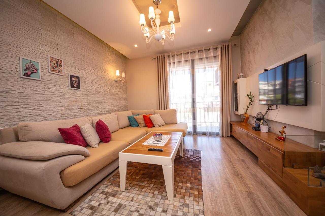 Milestone Deluxe Apartment Tirana Exterior foto